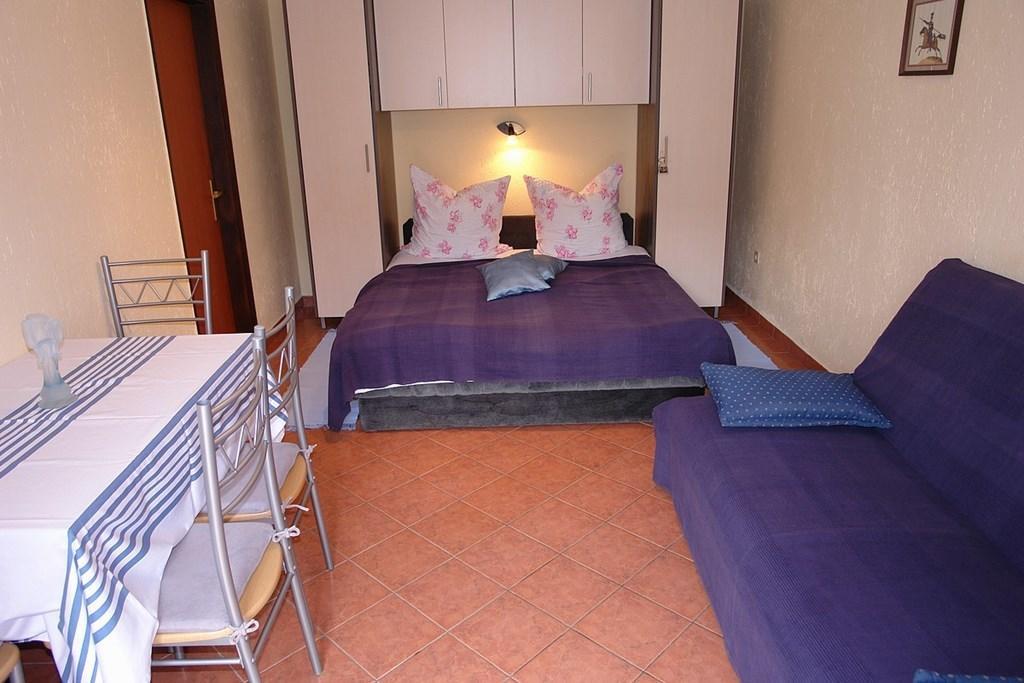 2 Bedroom Amazing Apartment In Crikvenica Δωμάτιο φωτογραφία