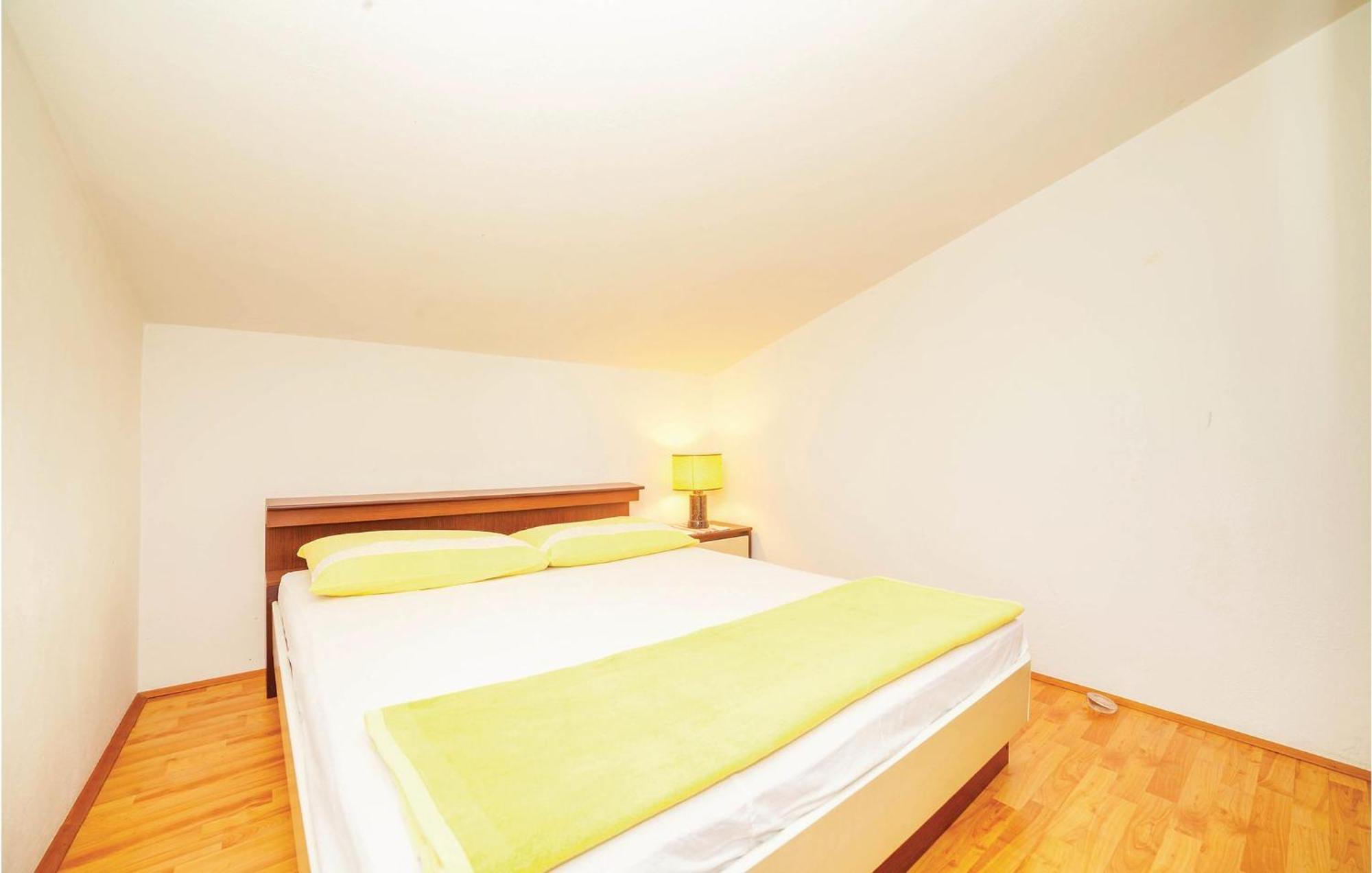 2 Bedroom Amazing Apartment In Crikvenica Εξωτερικό φωτογραφία