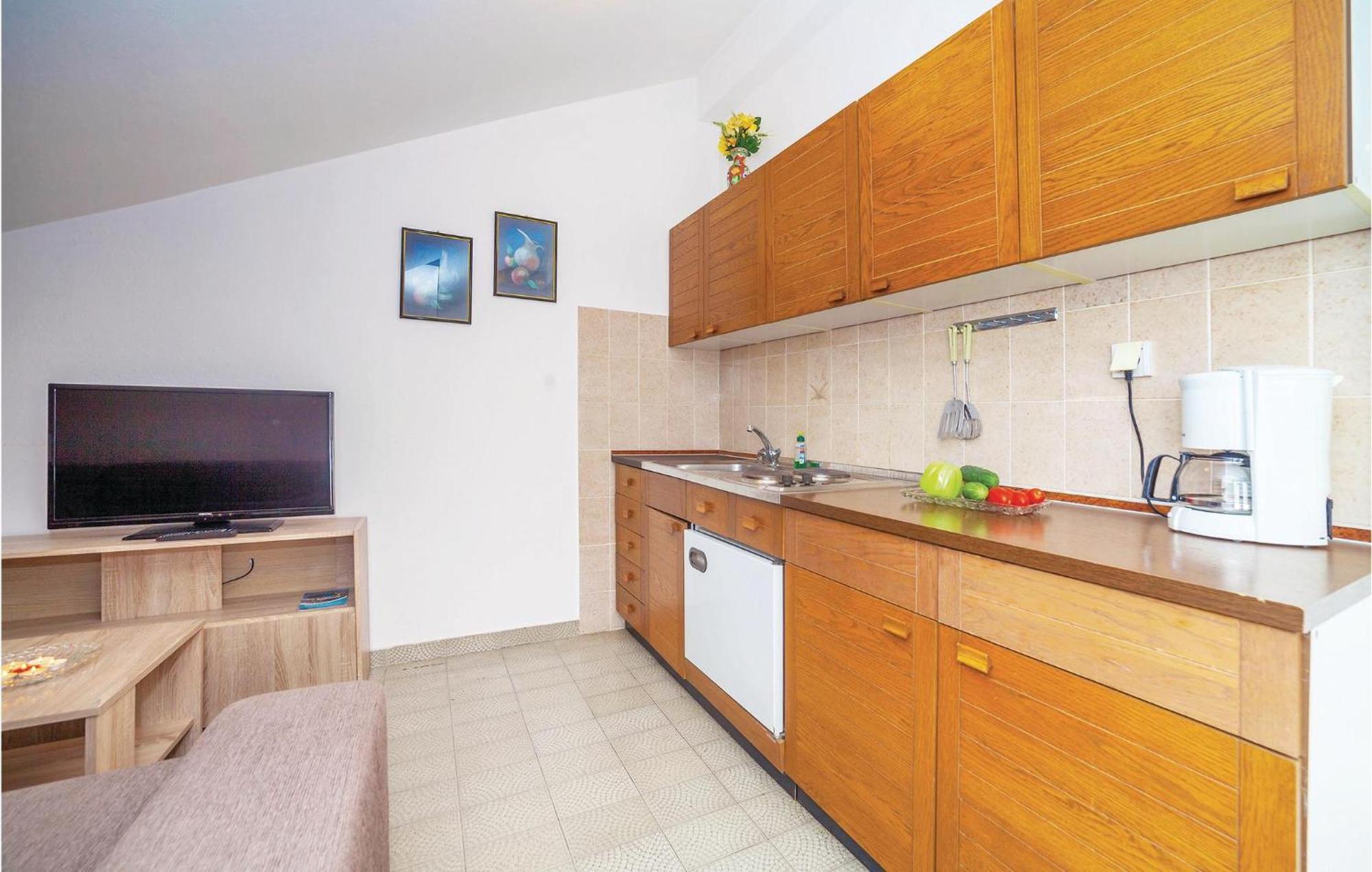 2 Bedroom Amazing Apartment In Crikvenica Εξωτερικό φωτογραφία