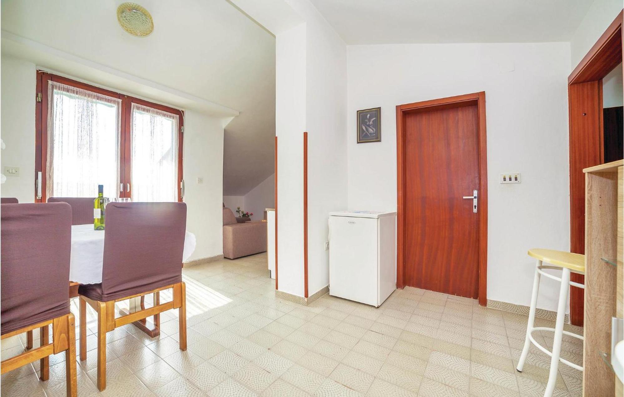 2 Bedroom Amazing Apartment In Crikvenica Εξωτερικό φωτογραφία