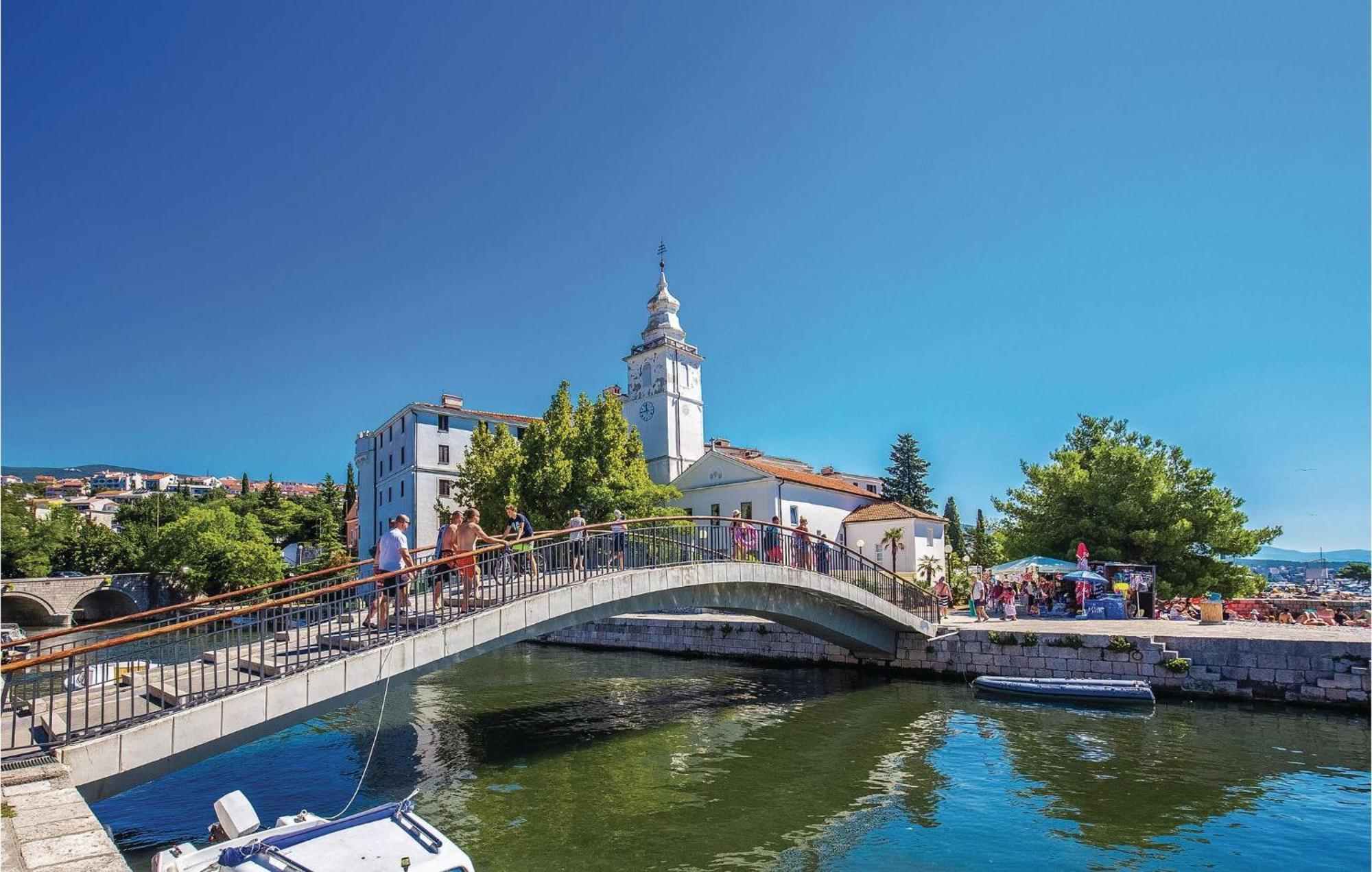 2 Bedroom Amazing Apartment In Crikvenica Εξωτερικό φωτογραφία