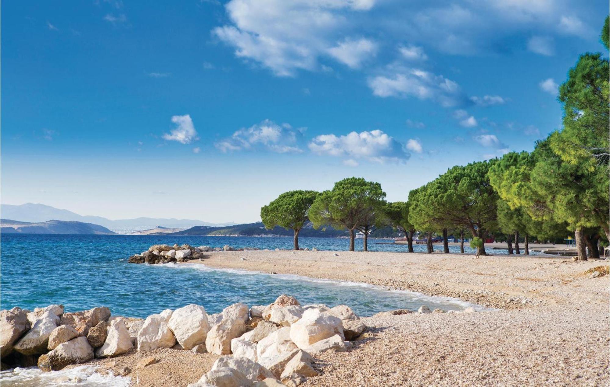 2 Bedroom Amazing Apartment In Crikvenica Εξωτερικό φωτογραφία
