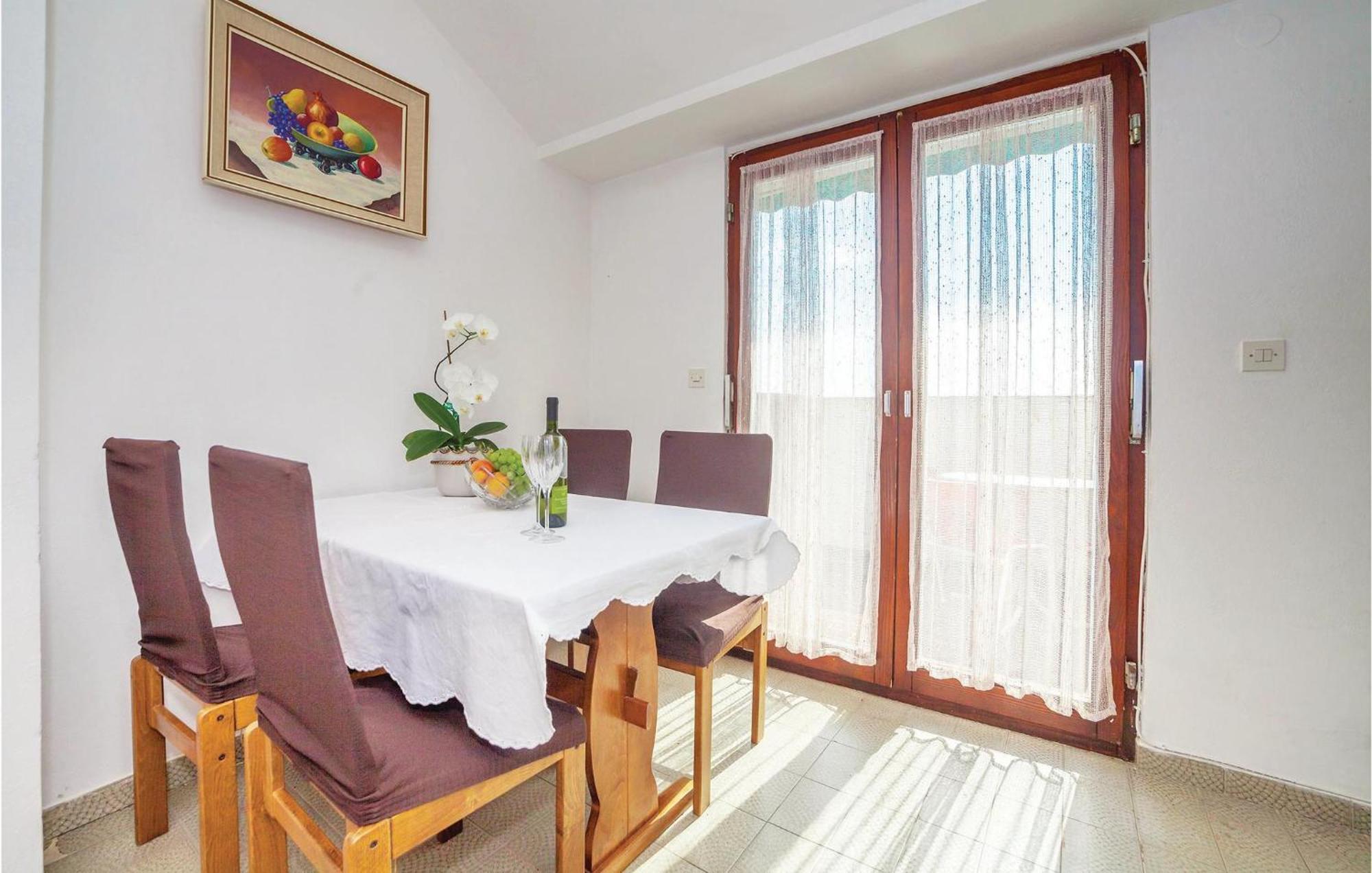2 Bedroom Amazing Apartment In Crikvenica Εξωτερικό φωτογραφία