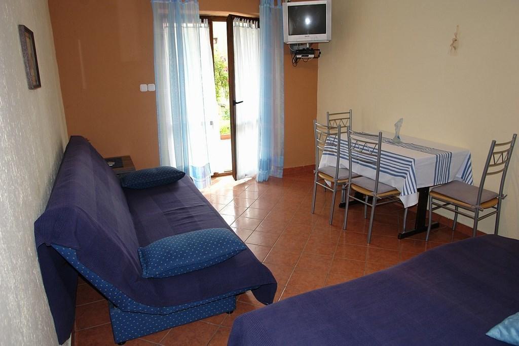 2 Bedroom Amazing Apartment In Crikvenica Δωμάτιο φωτογραφία